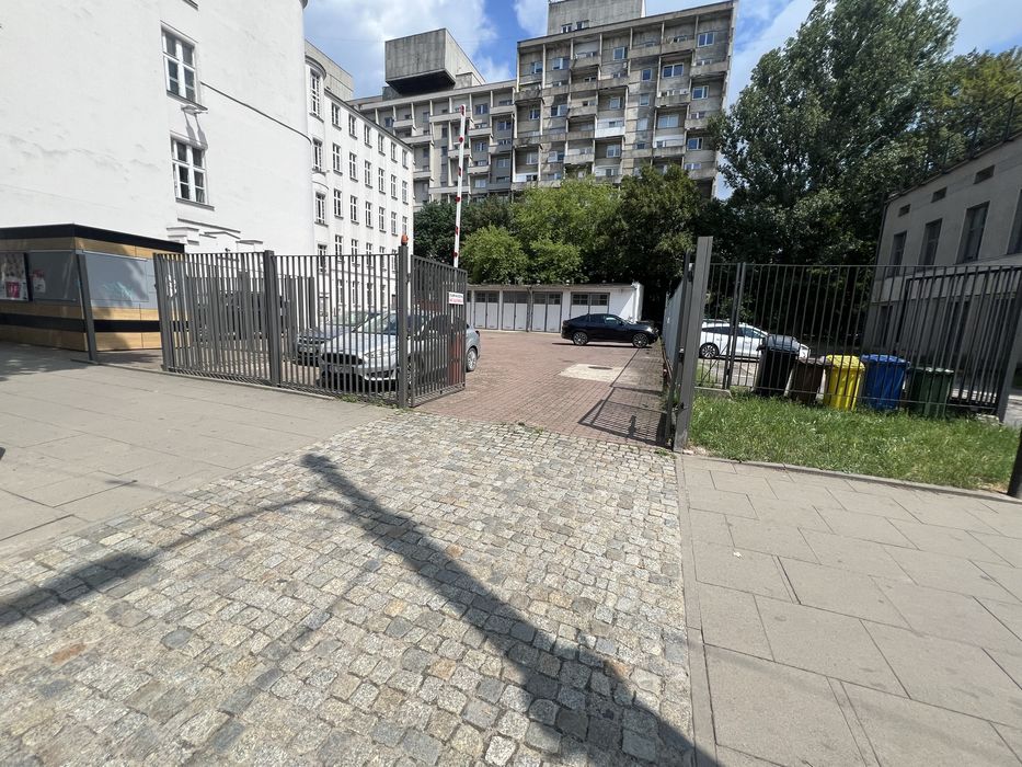 Piotrkowska garaż pod elektrykę , Tunning ,klimatyzację  itp.