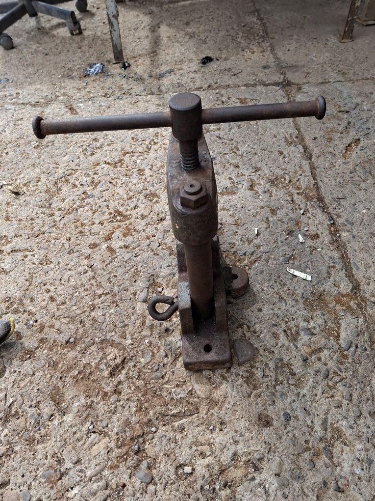 Imadło hydrauliczne do rur duże 15 kg wagi zabytek PRL