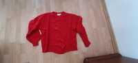 Czerwony sweter oversize