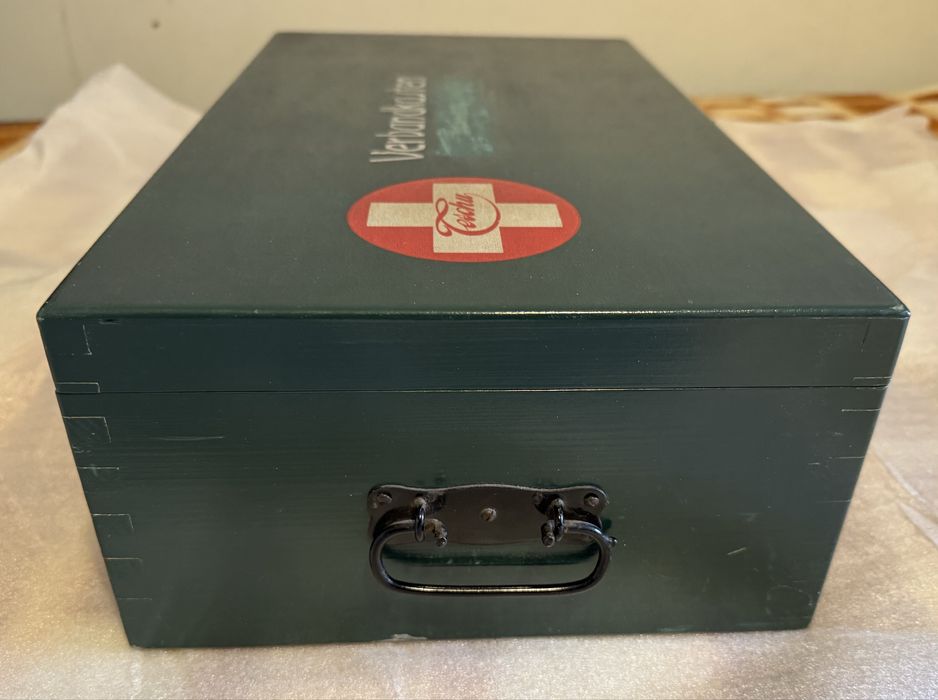 Kompletna, w pięknym stanie apteczka niemiecka z okresu przedwojennego