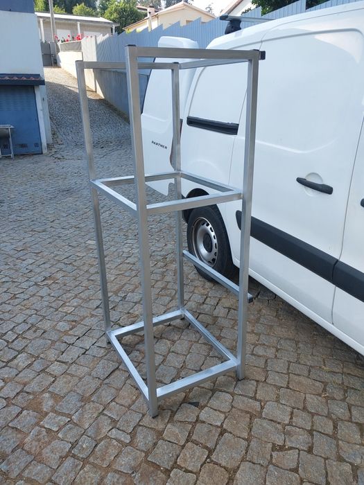 Suportes para máquinas e estendais com rodas