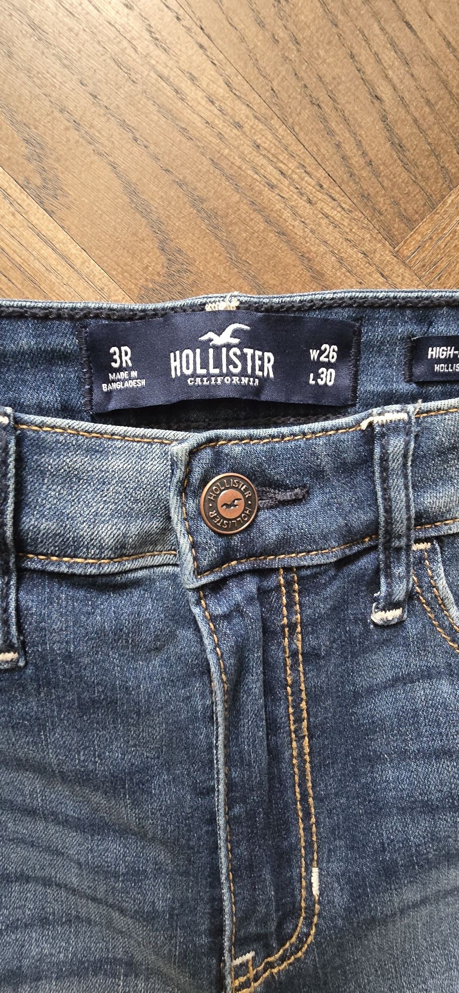 Damskie jeansy Hollister