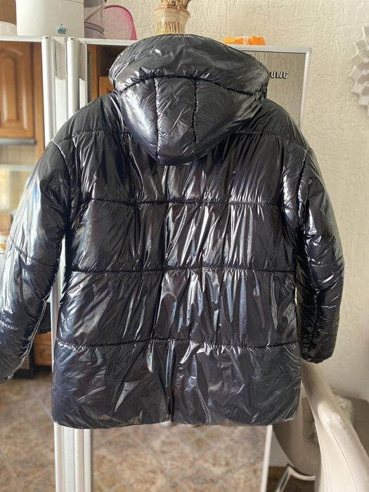 Стильная чёрная зимняя дутая куртка лак зимова курточка зима с поясом