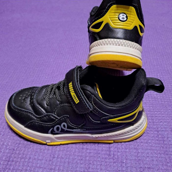 Хайтопи, кросівки, кеди дитячі в ідеальному стані