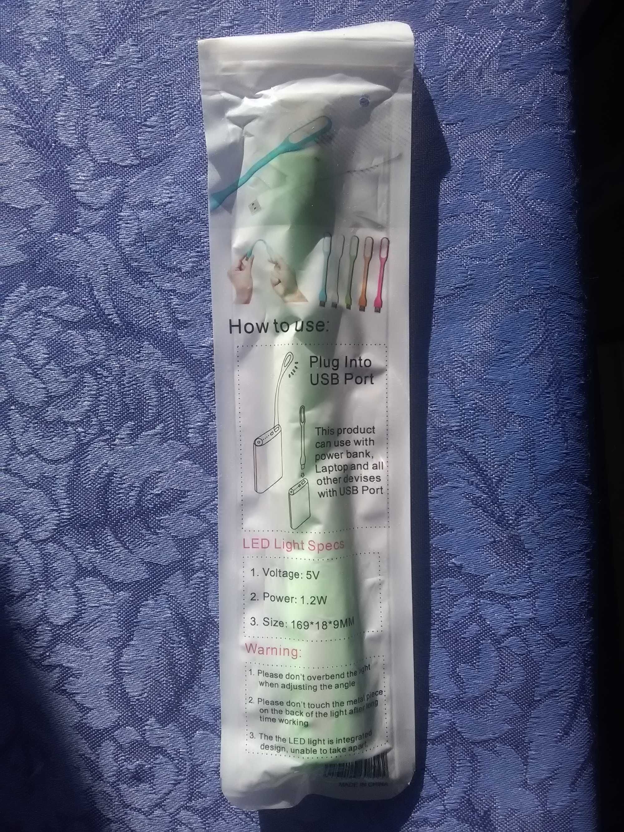 2 lampki USB. Barwa światła biała moc 1.2W Kolor: zielona i granatowa.