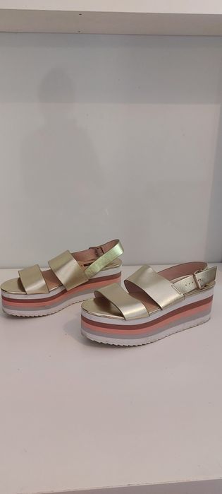 Vendo Sandálias n.°39