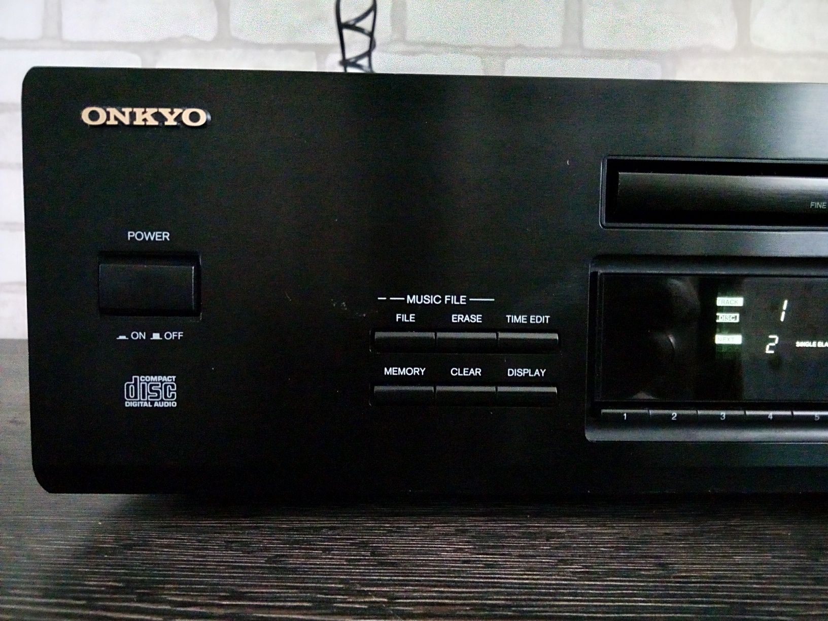 Onkyo DX-7511 compact disc player 1997