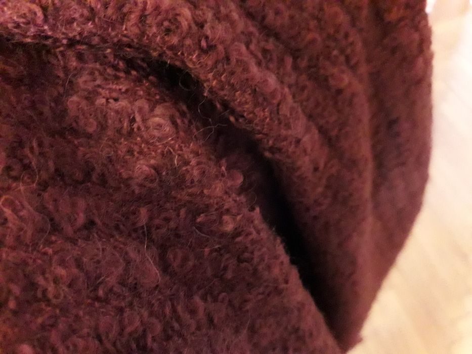 Tkanina boucle na wąską spódnicę włoska 66 cm