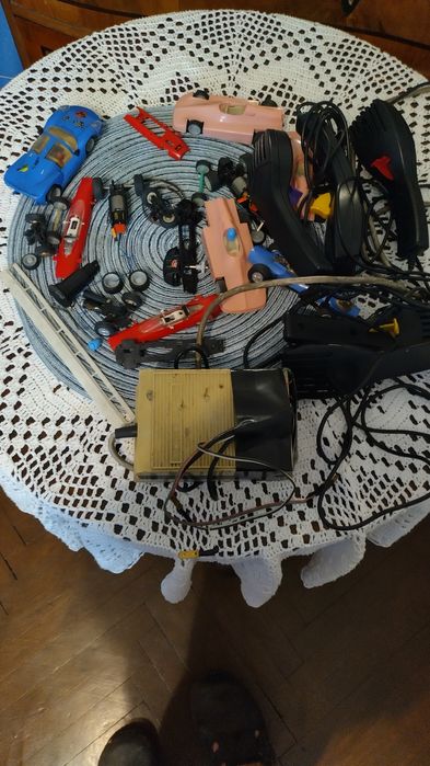 Tor wyścigowy z samochodami dla majsterkowicza