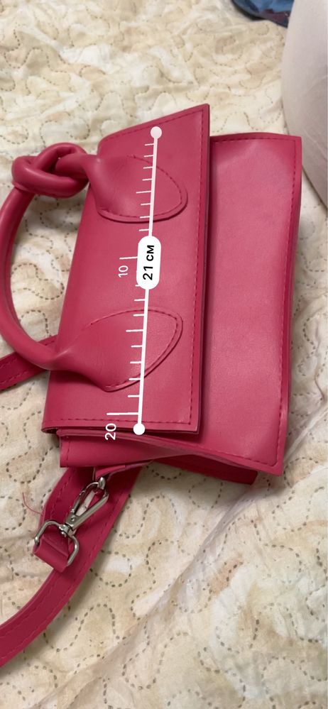 Новенька рожева сумочка