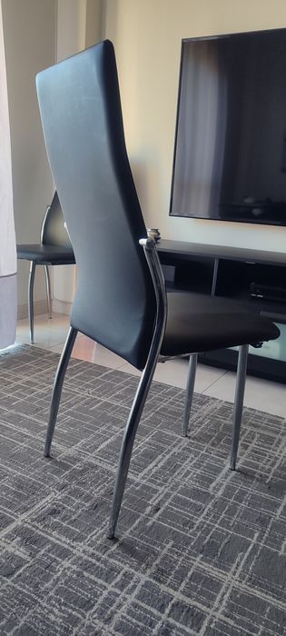 4 Cadeiras Estrutura cromada Napa preta