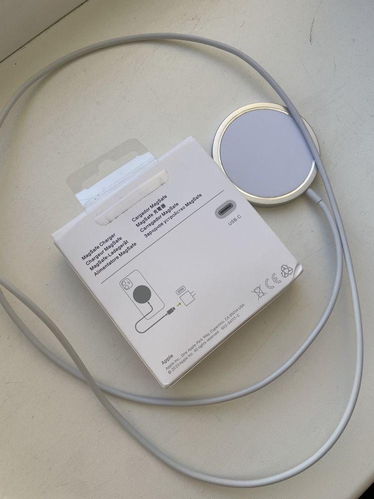 Беспроводная магнитная зарядка Apple MagSafe 20W
