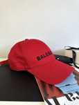 Stylowa czapka z daszkiem w stylu Balenciaga