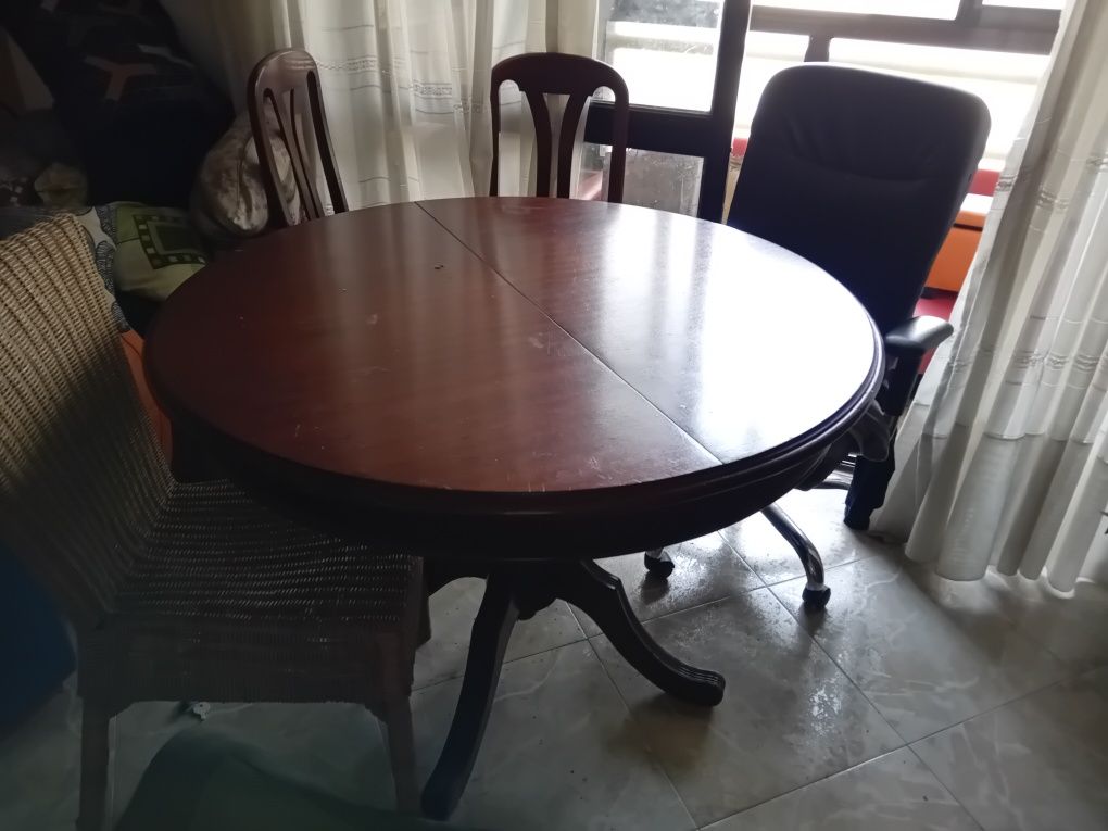 Mesa de madeira d