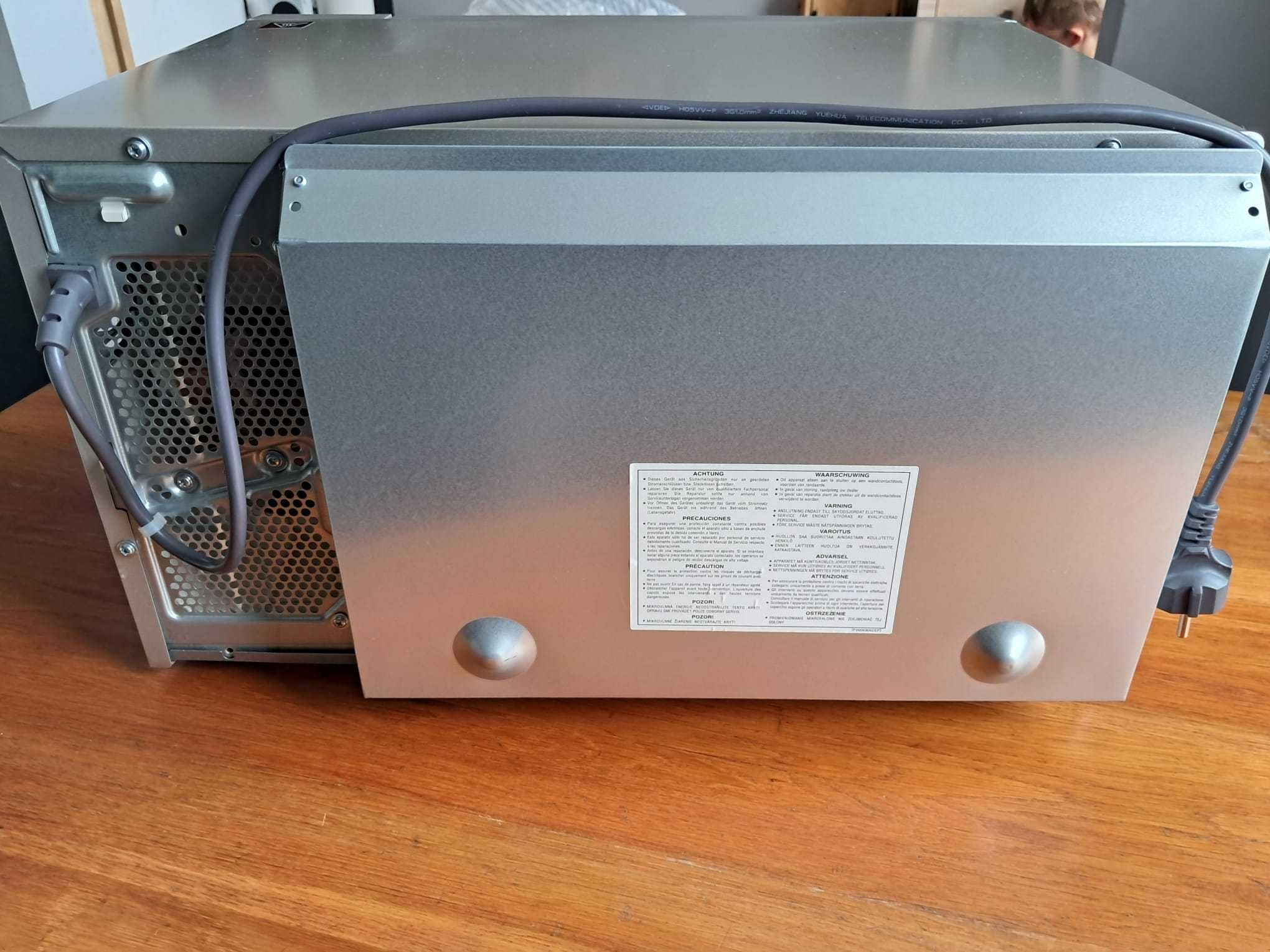Panasonic NN-CD575 kompaktowa kuchenka wielofunkcyjna Slim-Line