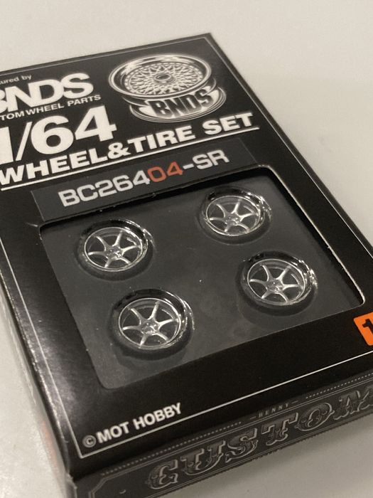 Gumowe koła 1:64 BNDS 8,0-9,8mm Hot Wheel Custom Tuning