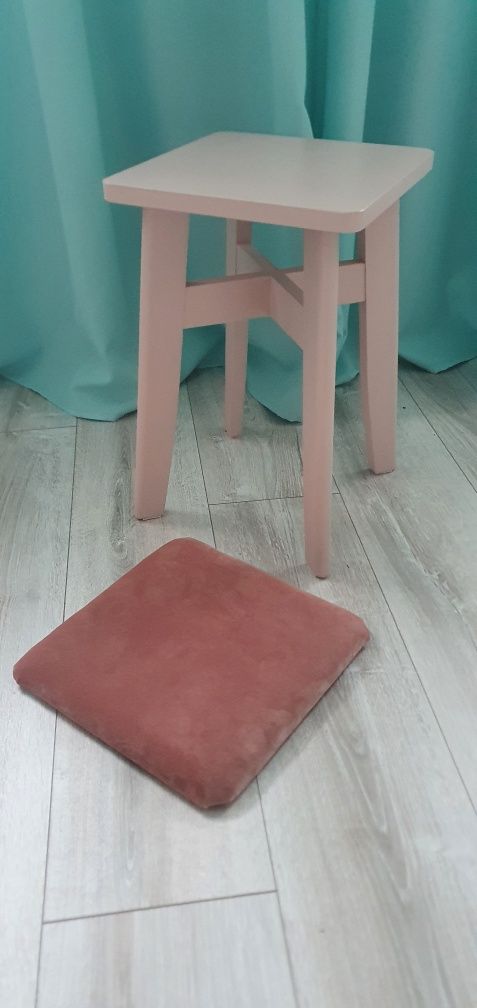 Krzeslo dla dziecka różowe