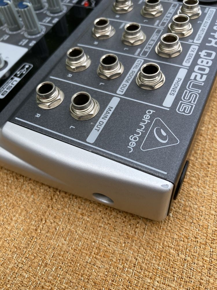 Mikser Behringer Xenyx Q802USB bez zasilacza