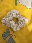 Przezroczysta scrunchie w kwiatki