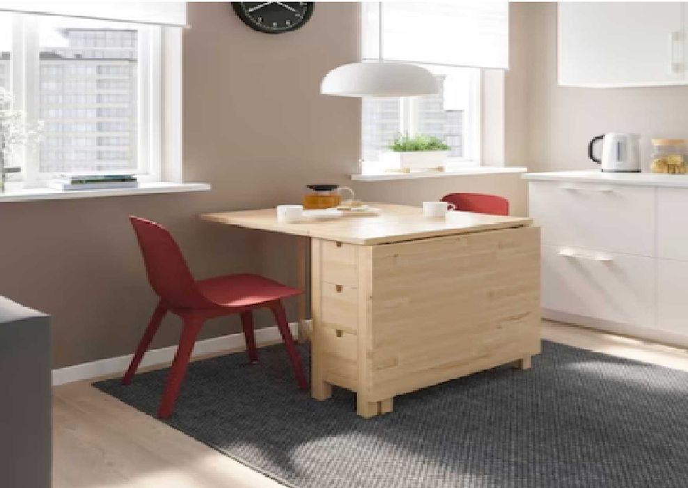 Mesa de cozinha nova, nunca utilizada.