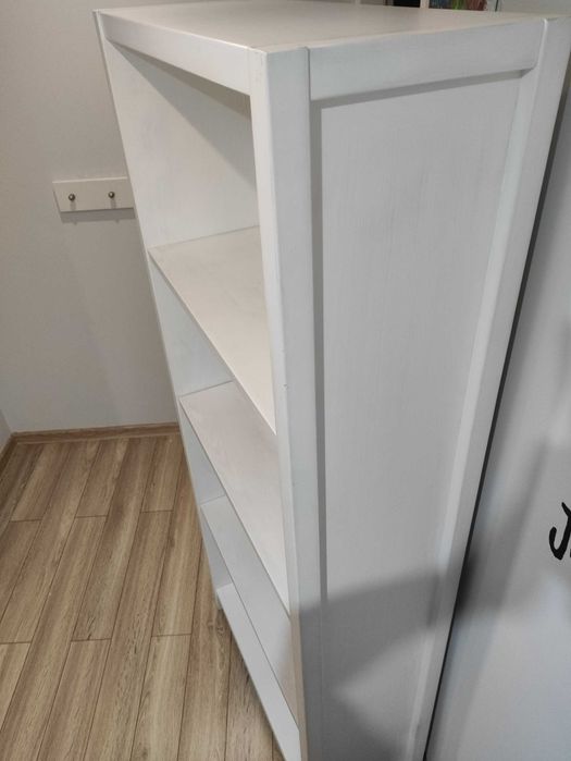 Regał biały drewniany