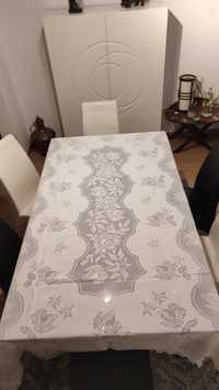 Toalha de mesa em renda artesanal
