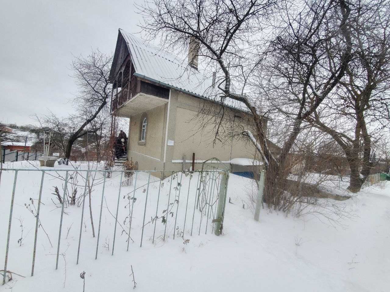 затишний дачний будиночок у Видрових долах