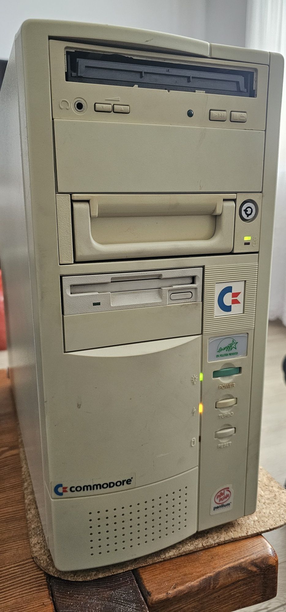 Zestaw komputerowy retro, Commodore PC