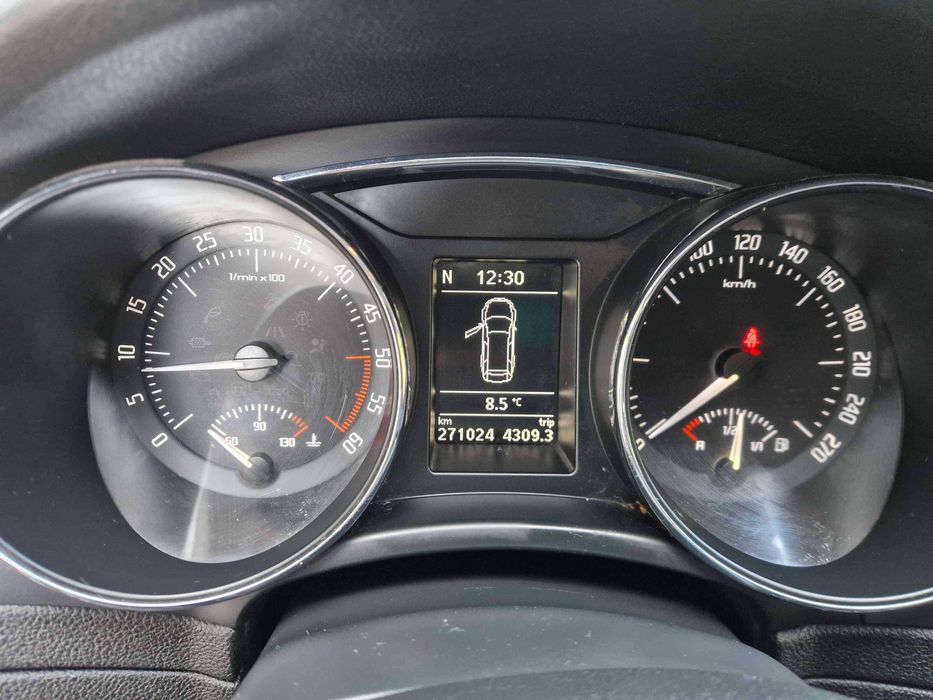 SKODA SUPERB 1.6 TDI KOMBI 2011r.  271000 km