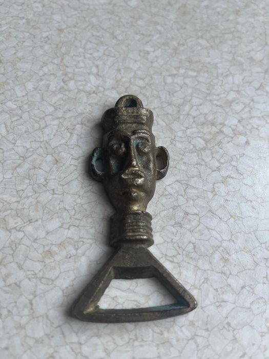 Mosiężny otwieracz 9 cm długości