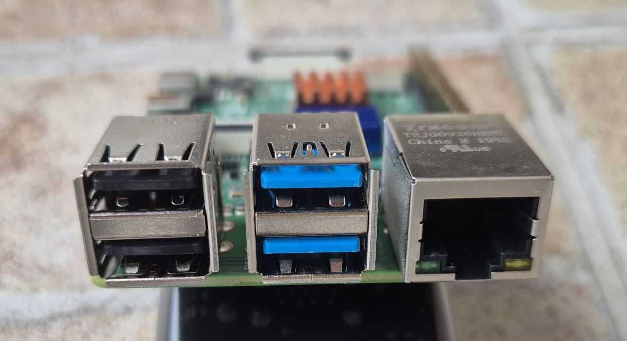 Raspberry Pi 4 4GB WIFI + POE HAT + microsd 16GB + zasilacze