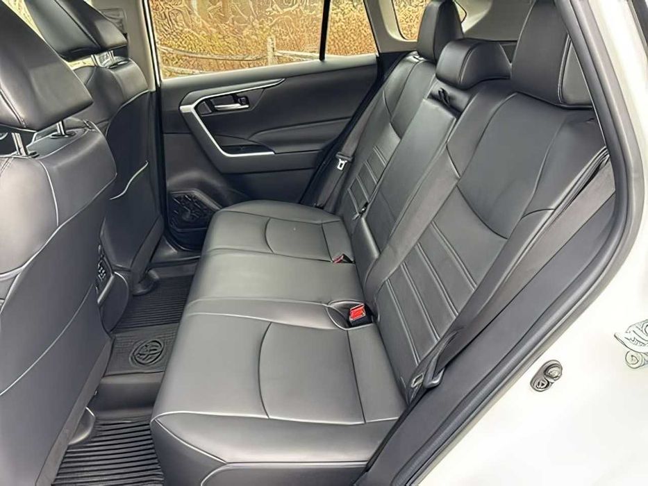 Toyota RAV4      2023