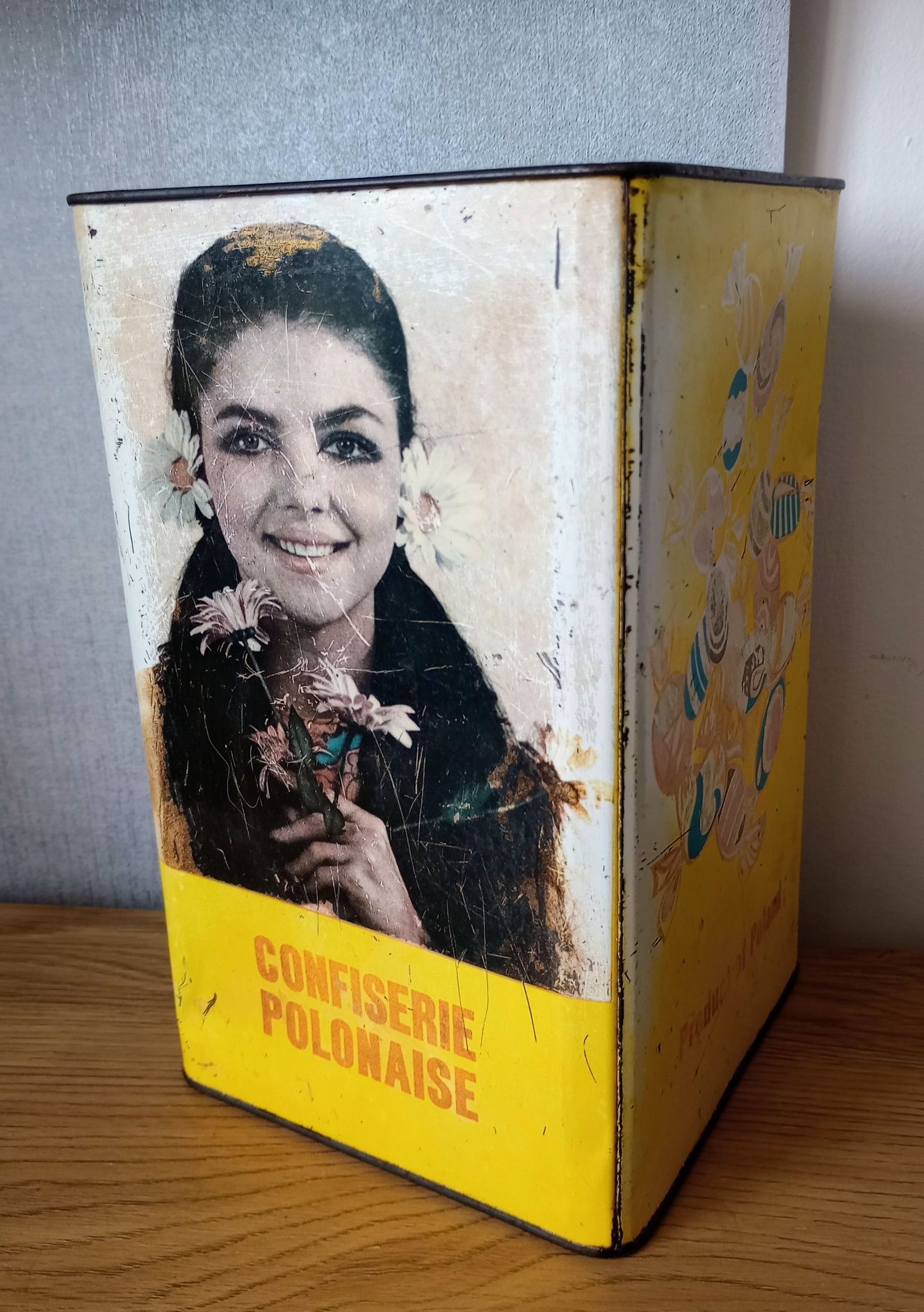 Puszka po cukierkach. Brunetka- Blondynka. Agros PRL
