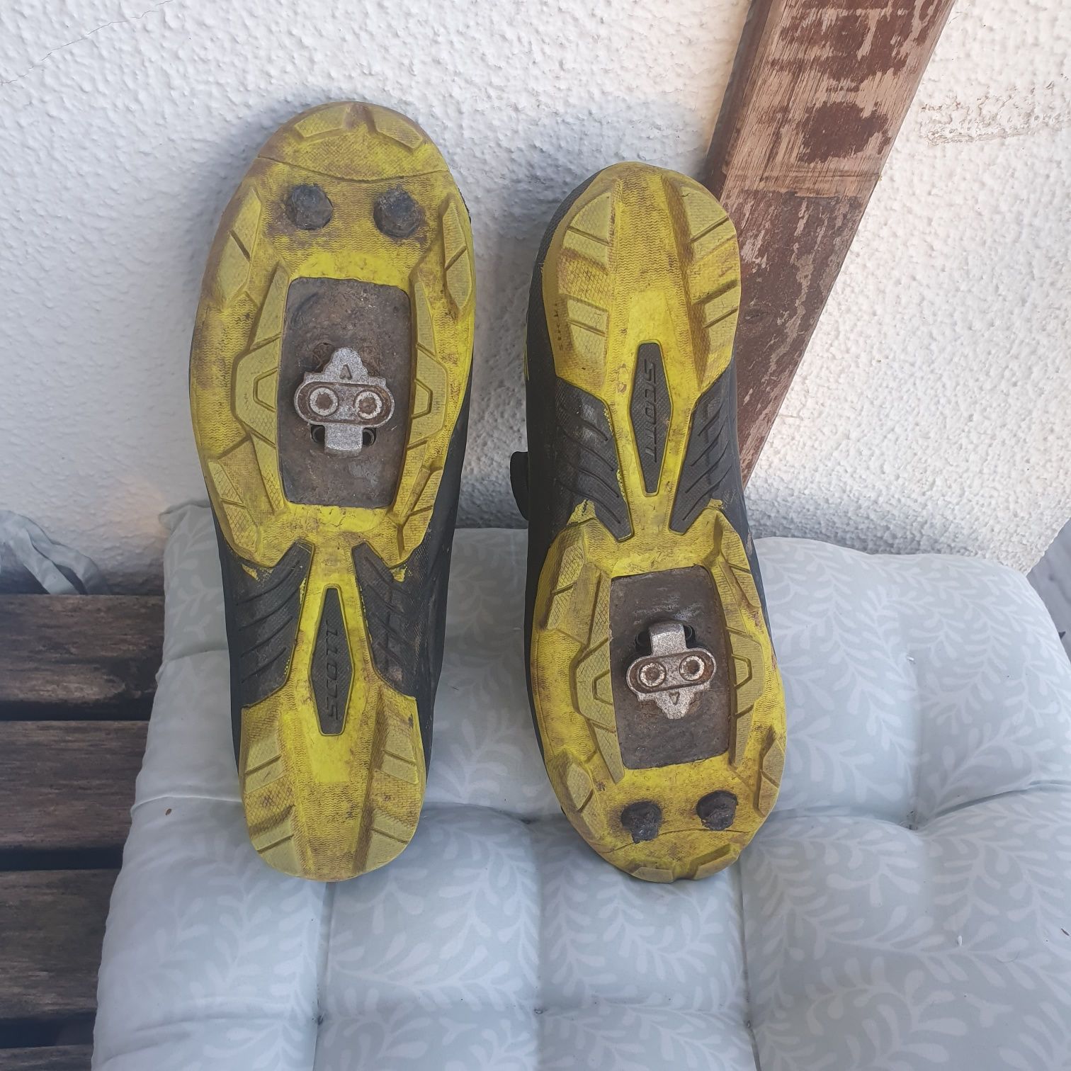Sapatos encaixe btt scott
