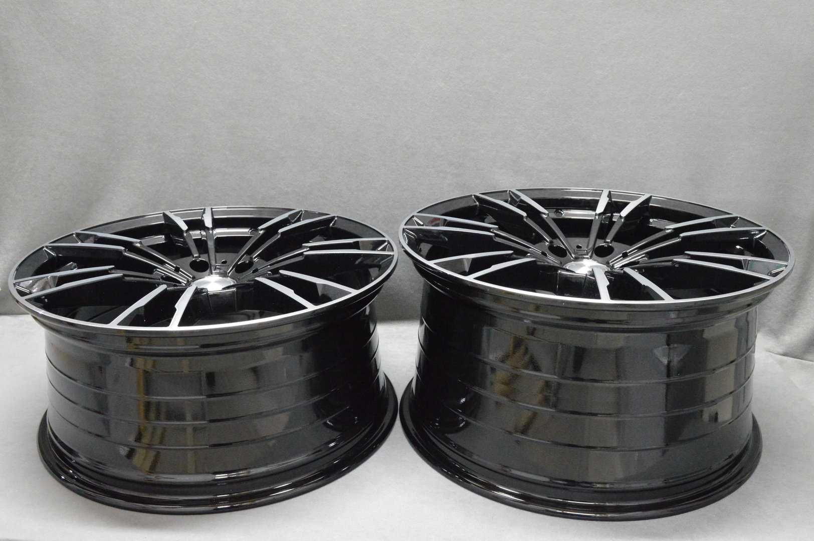 Felgi VEEMANN MODEL: MG355 20" 9J ET35 + 10,5J ET45 5x120 BMF
