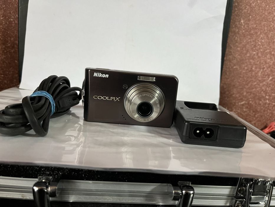 Фотоапарат Nikon S520 із комплектом зарядне є і сумочка