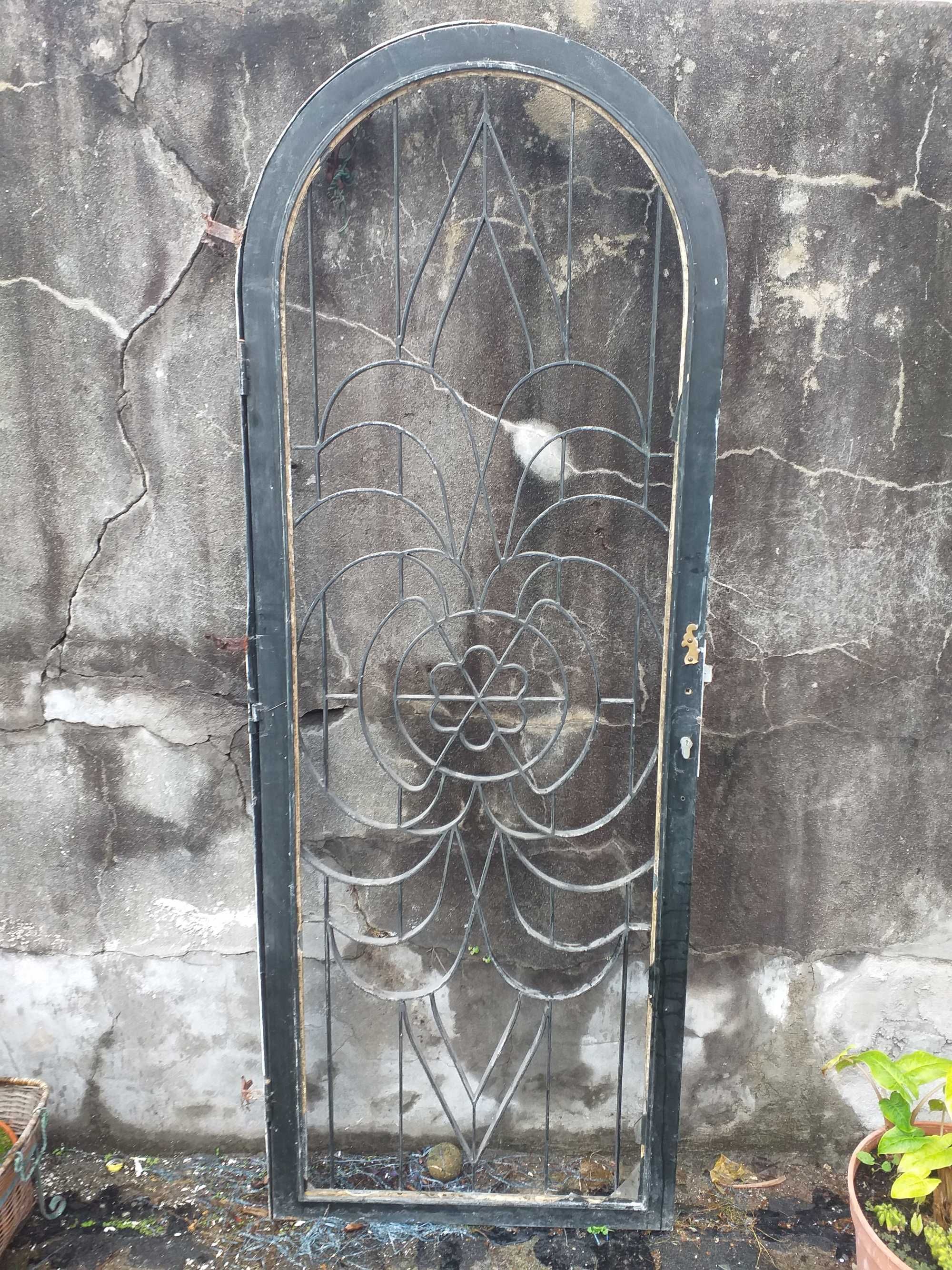 Porta em ferro antiga