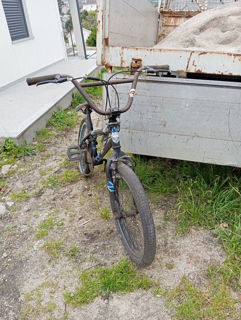 Vendo BMX a necessita de rolamentos da roda traseira