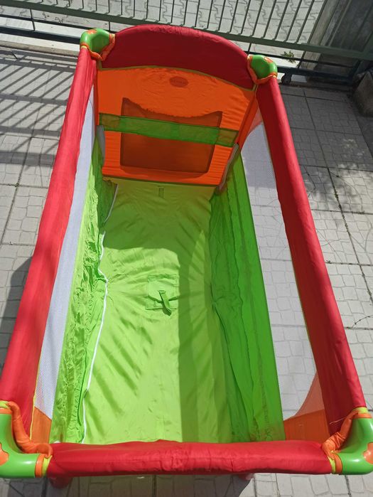 Cama de viagem. Com pouco uso como nova.