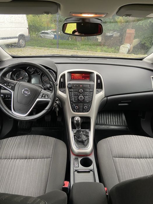 Opel ASTRA J SPORT TOURER 1.4 benzyna