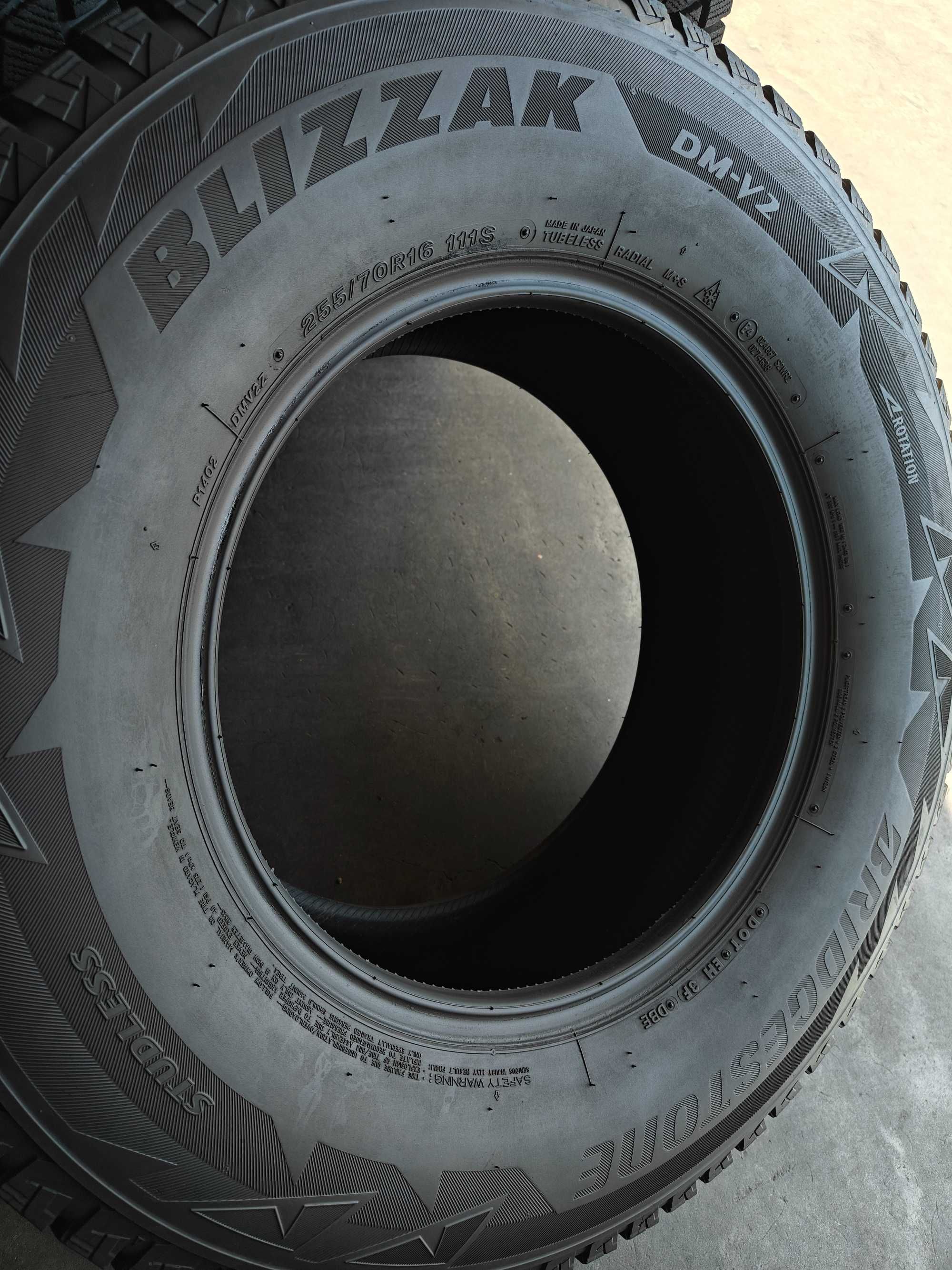 R16 255 70 шини зимові Bridgestone Blizzak DM-V2 арктичні липучки