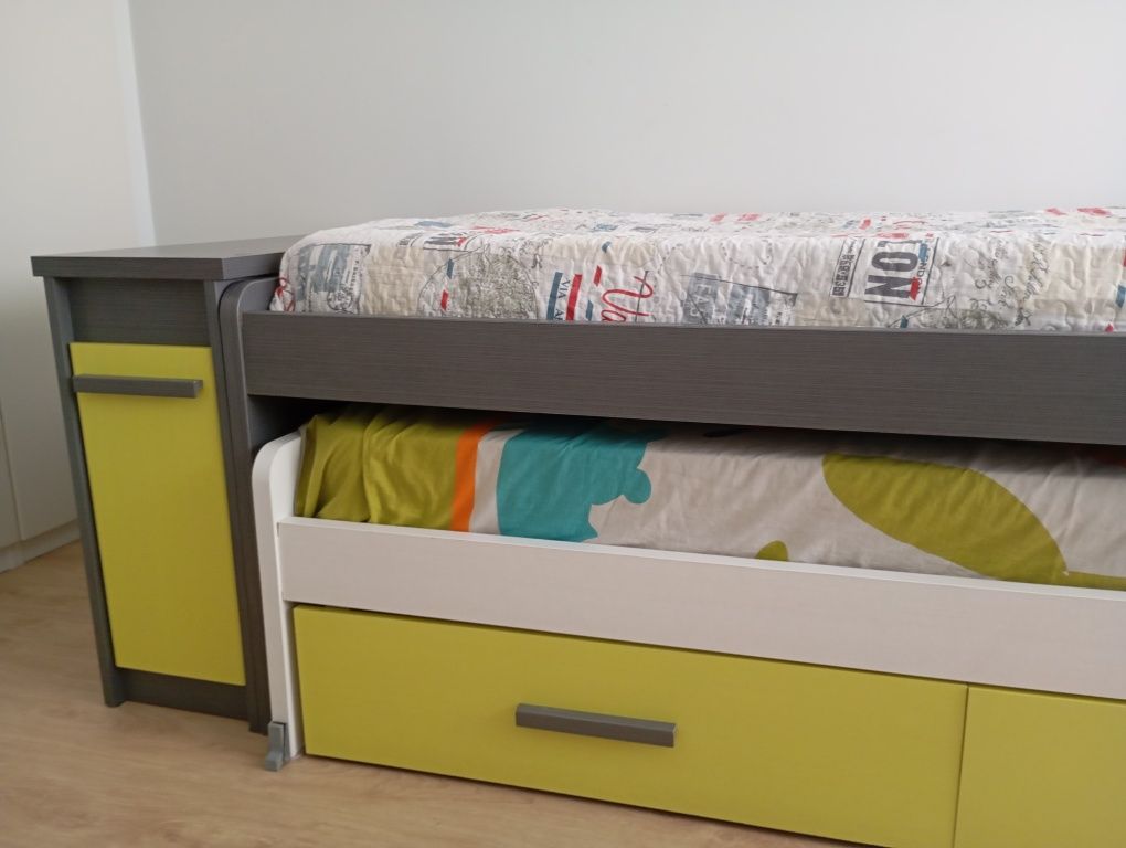 Cama criança com arrumação