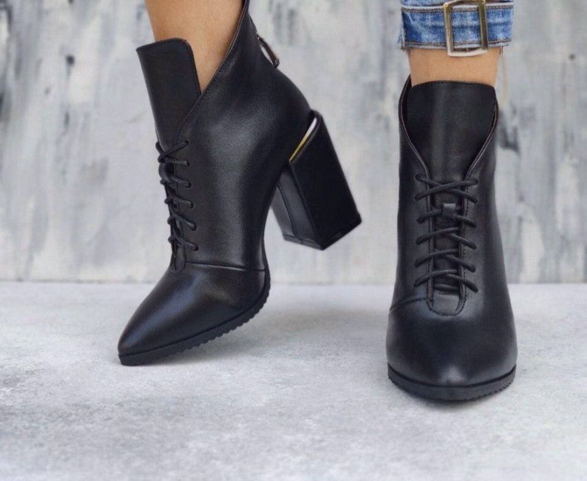 Жіночі стильні ботінки