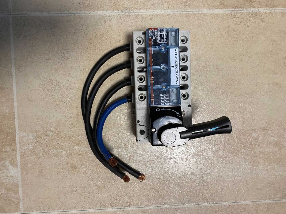 Rozłącznik izolacyjny 4P 100A z widoczną przerwą