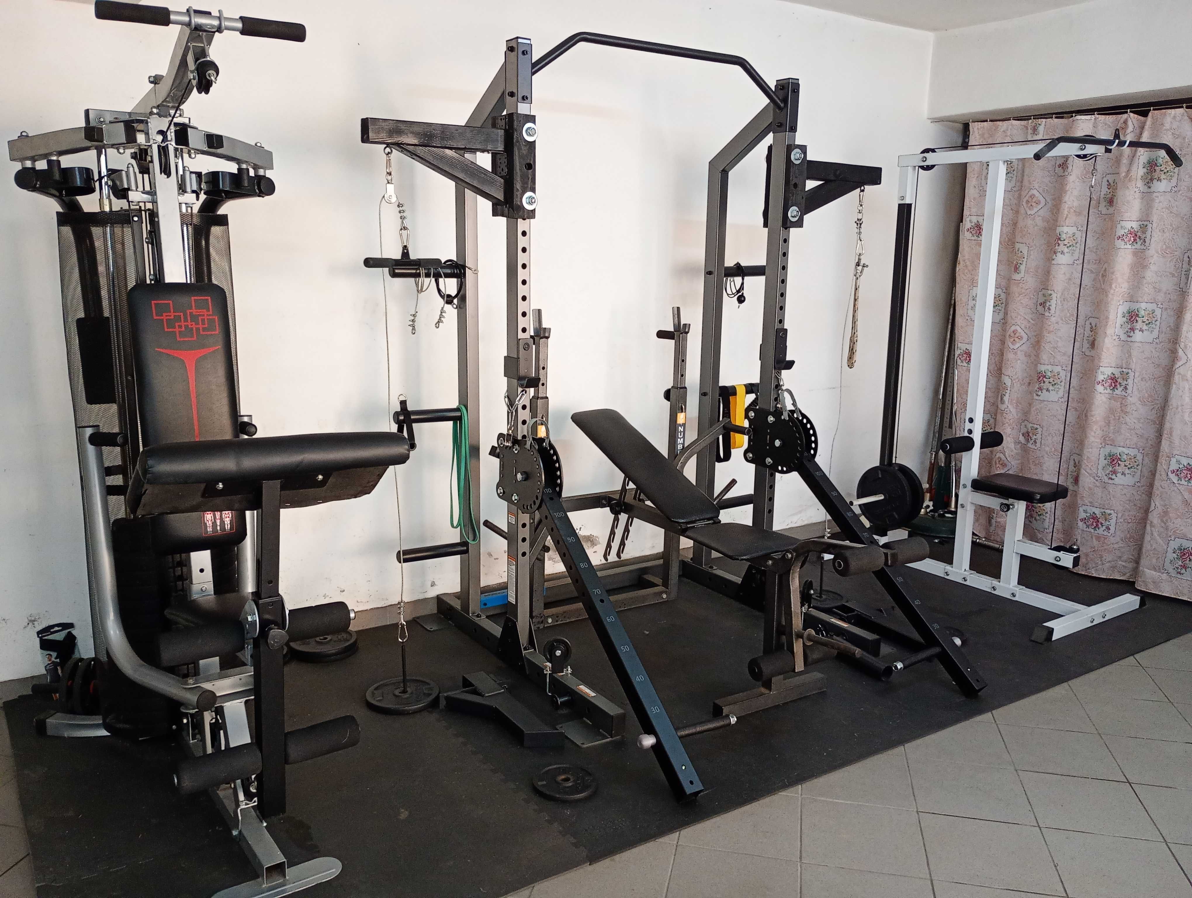Vendo ou troco Power Rack de musculação com braços articulados *NOVO*