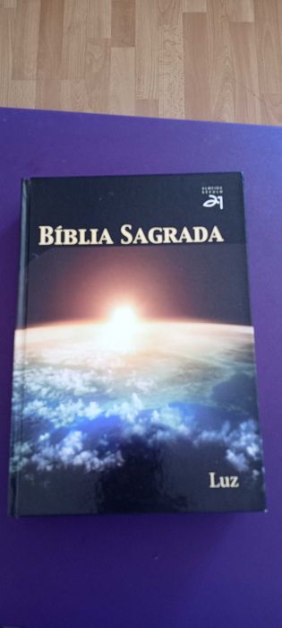 Bíblia Sagrada 1 edição, 2012, Ilustrada. Nova em Folha.