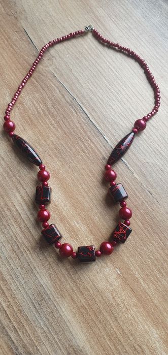 Bordowo czarne korale