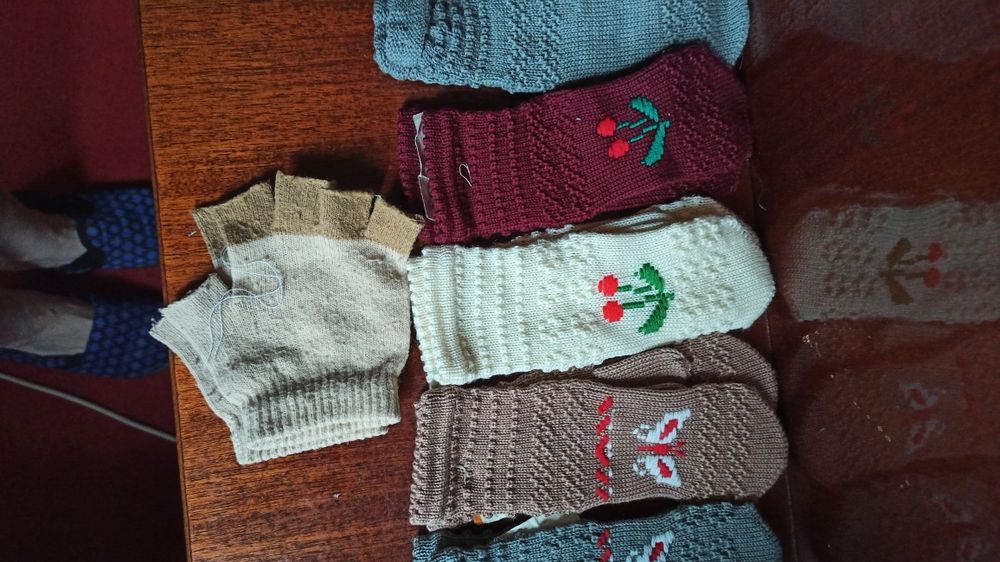 Продам варежки для девочек