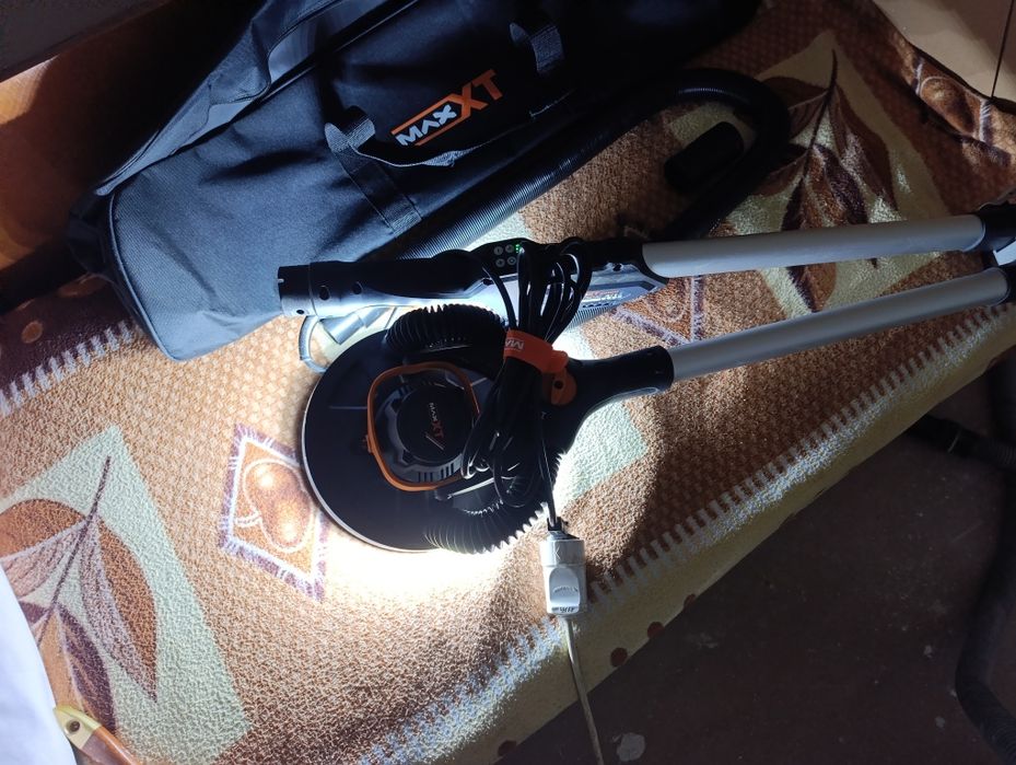 Продам шліфмашину  MAX XT MBLS400FB