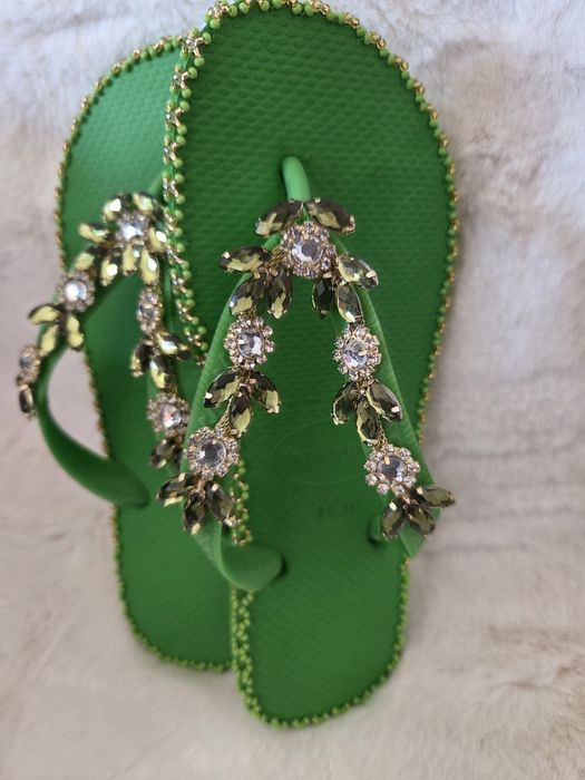 Havaianas personalizada com missanguinhas